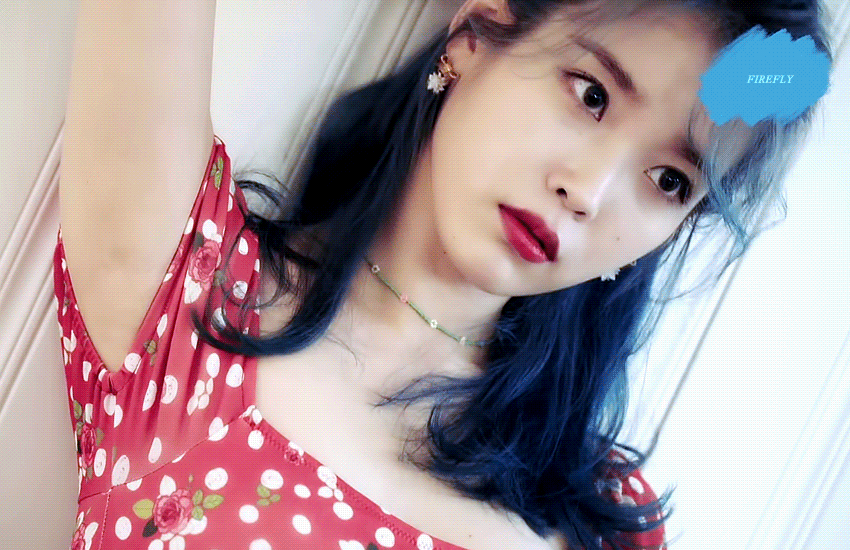 2020시즌그리팅 촬영하는 아이유.gif | 인스티즈