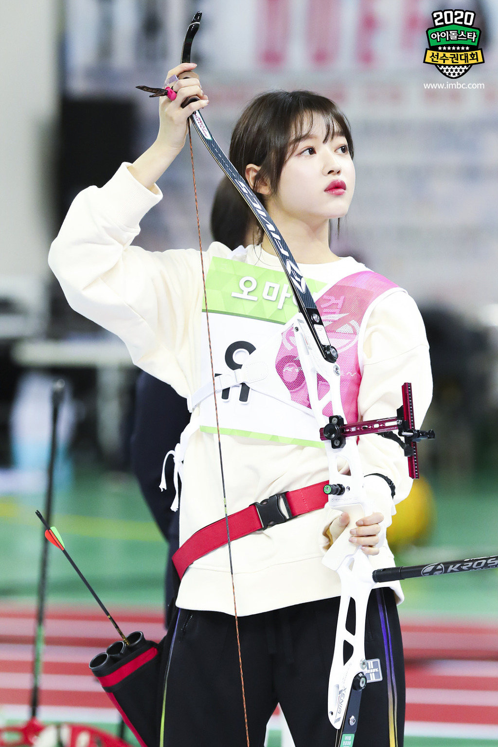 오마이걸 아육대 양궁 현장포토 | 인스티즈