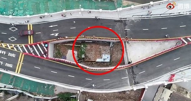 중국에서 알박기 때문에 기형으로 완공된 도로 | 인스티즈