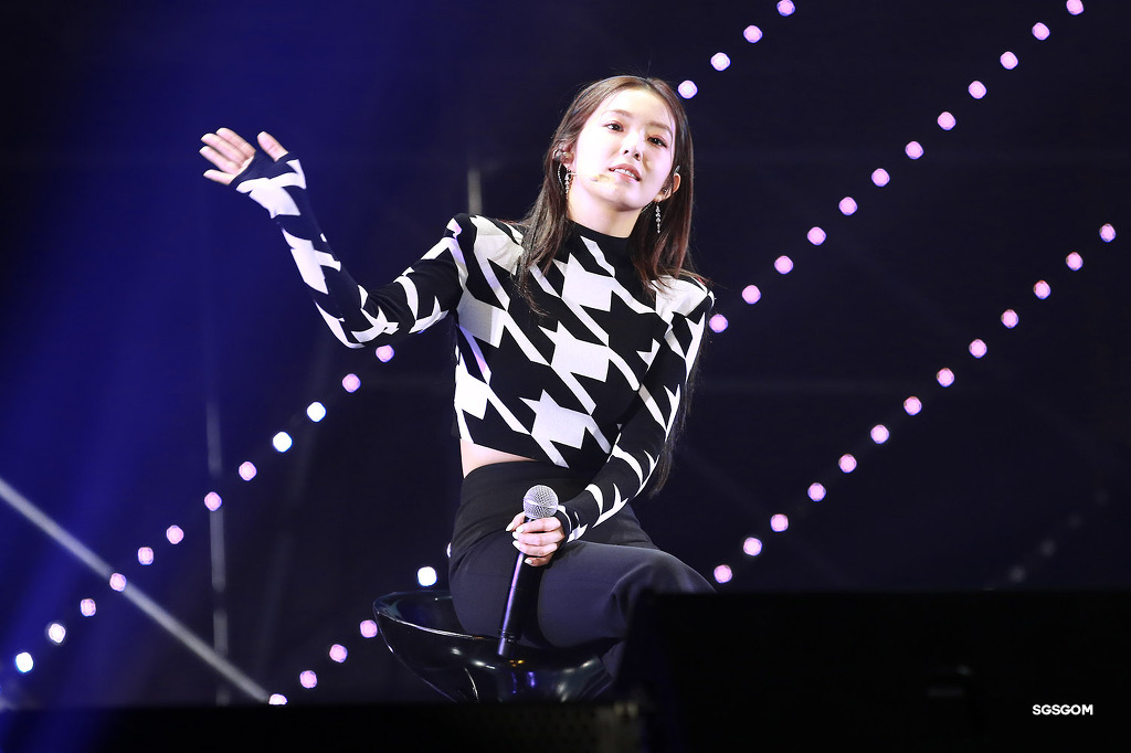 검정 머리띠한 아이린.jpgif | 인스티즈