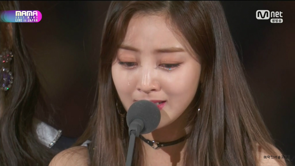 눈물 흘리는 다현이.gif | 인스티즈
