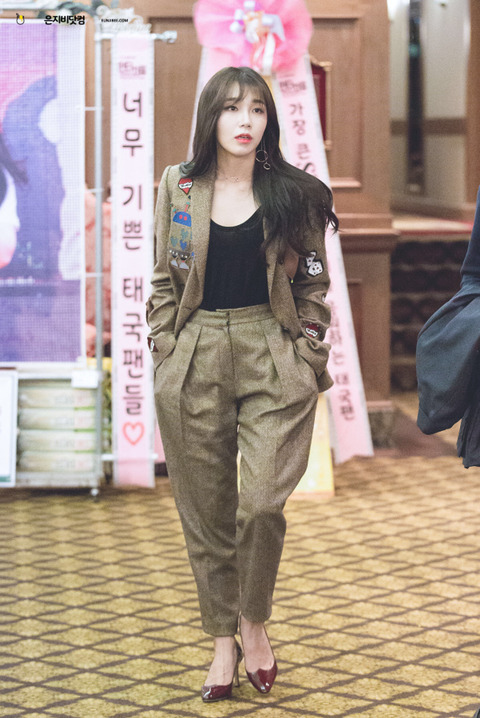 [에이핑크] 평소 아침보다는 조금 덜 추운 것 같아서 정은지 | 인스티즈