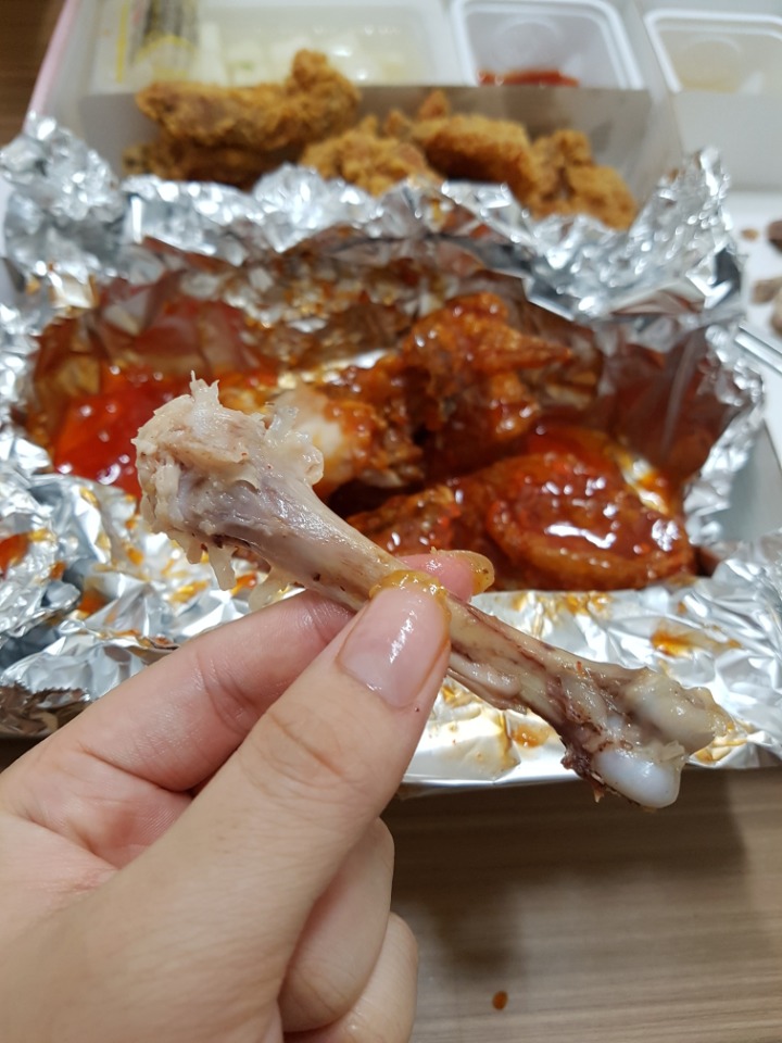 내가 닭다리를 다먹었을때 남는 뼈의 모습은?? (고르기) | 인스티즈