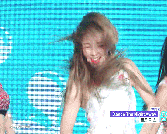 오늘자 음악중심 최소 평점9점 찍은 나연이 | 인스티즈