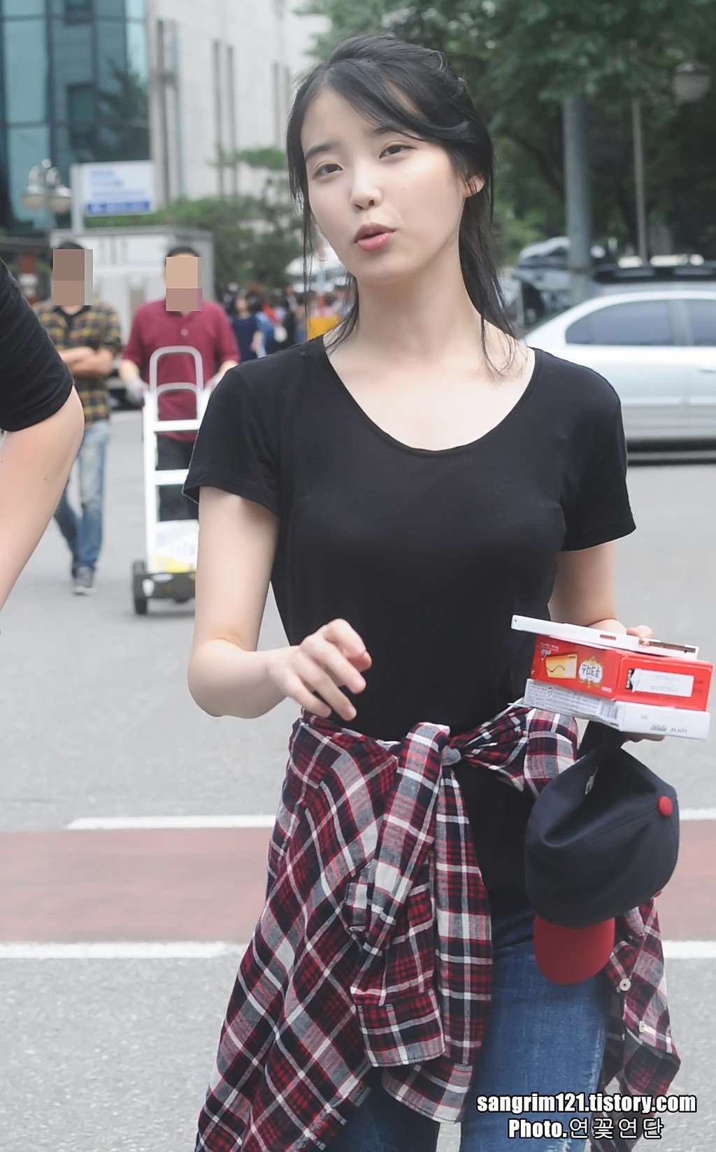 아이유 출근길 | 인스티즈