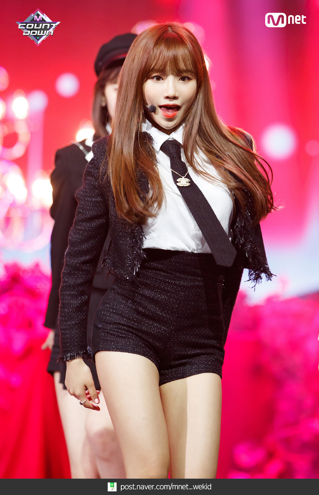 무대 의상으로 샤넬 입은 아이즈원 | 인스티즈