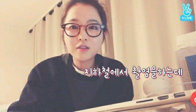 지하철 탔는데 옆자리에 본인 영상보는 시민을 만난 박보영.jpg | 인스티즈
