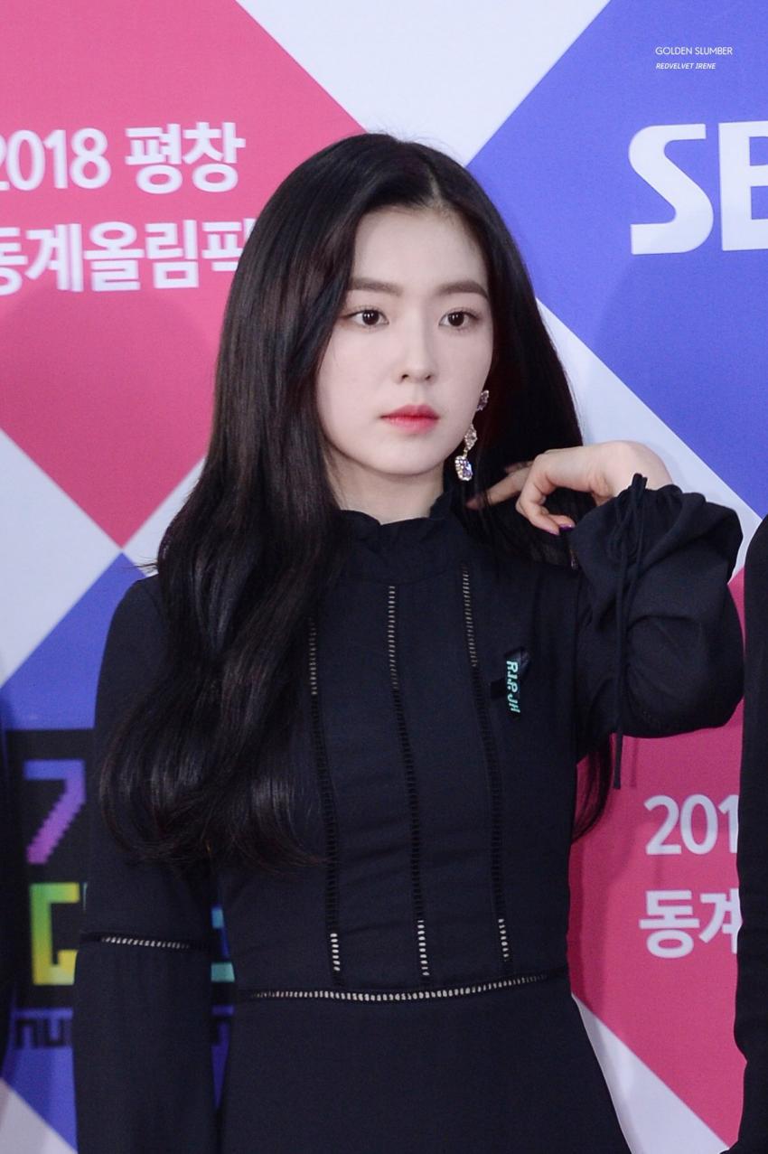 시상식에서 미모 폭격하고 다니는 아이린.jpg | 인스티즈