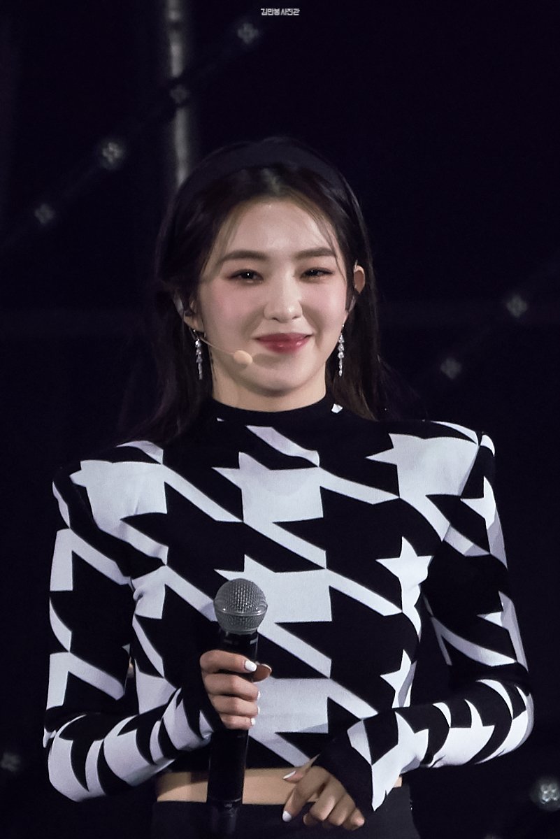 검정 머리띠한 아이린.jpgif | 인스티즈