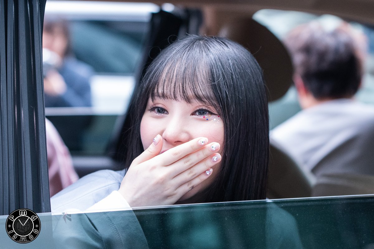 근무 중 할 일이 없어서 여자친구 은하.jpgif | 인스티즈