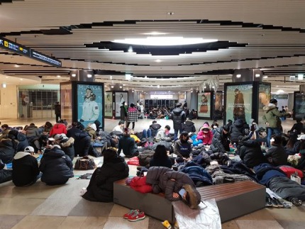 평창 롱패딩 구매위해 대기하는 사람들 | 인스티즈