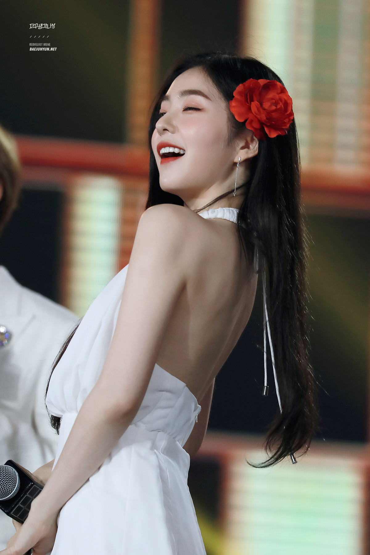 머리에 꽃을 단 아이린.jpgif | 인스티즈