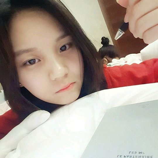 여자친구 엄지 | 인스티즈