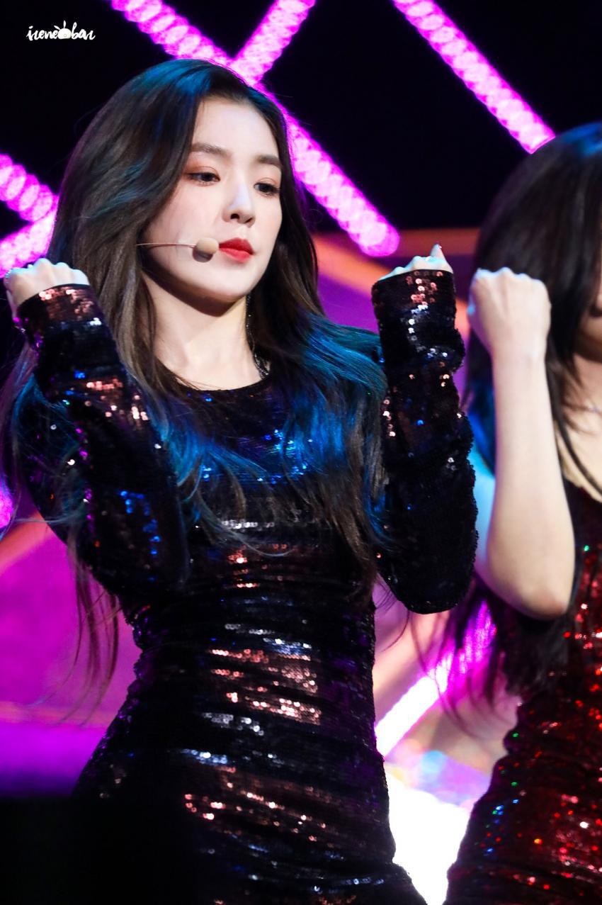 시상식에서 미모 폭격하고 다니는 아이린.jpg | 인스티즈
