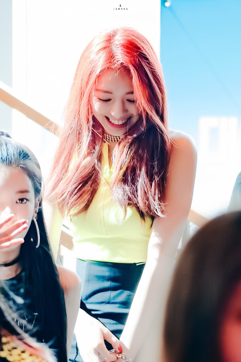 빨간머리가 잘어울리는 ITZY 유나.jpgif | 인스티즈