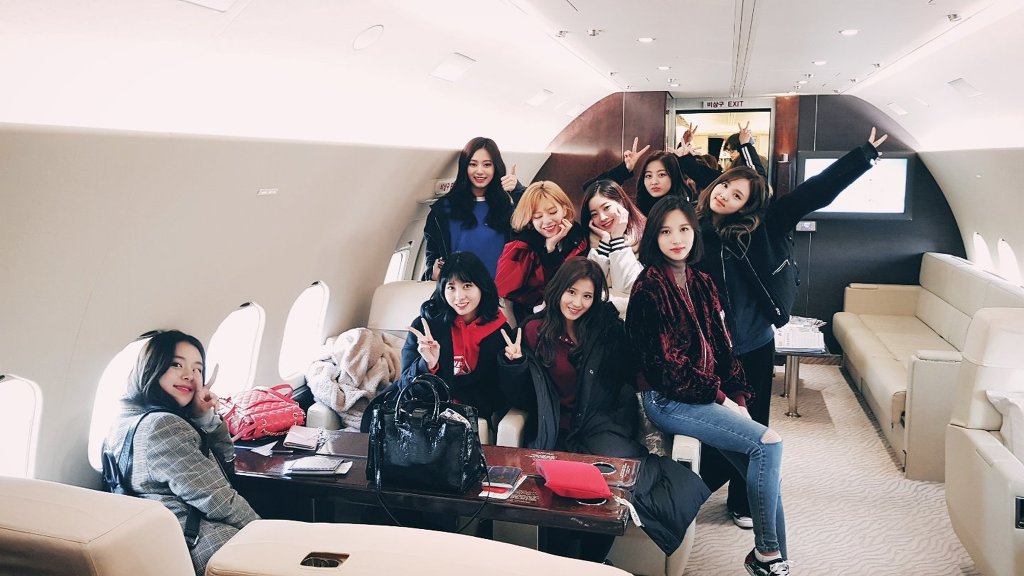 전세기 타고 일본 다녀온 트와이스.jpg | 인스티즈