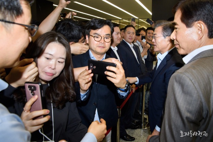 오늘자 문재인 대통령 | 인스티즈