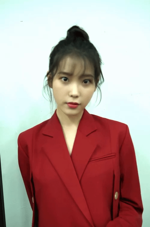 연속 윙크 날리는 아이유 | 인스티즈
