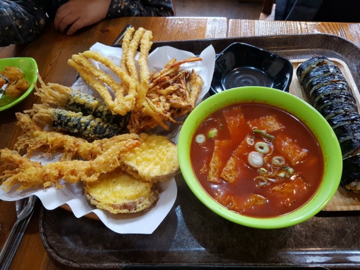 분식점 정식 이중 하나만 골라냐 한다면 | 인스티즈