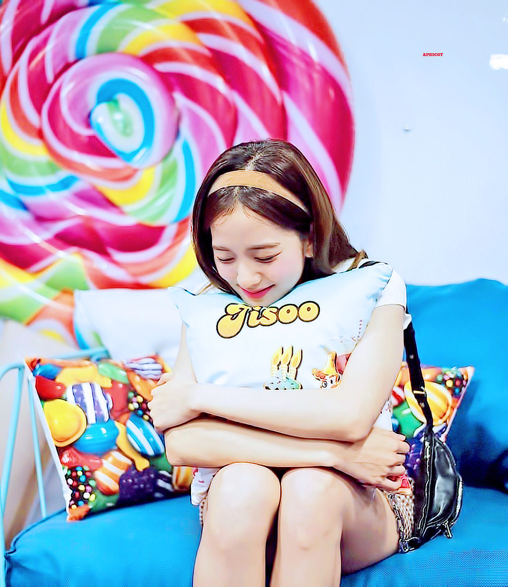 사탕을 든 블랙핑크 지수.gif | 인스티즈