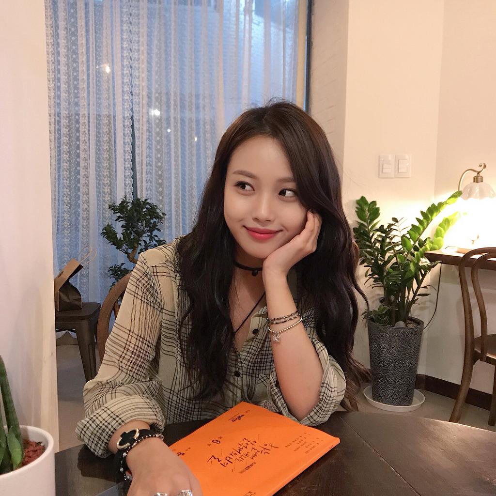 영화 '마녀'의 욕쟁이 아가씨 배우 고민시.jpg | 인스티즈