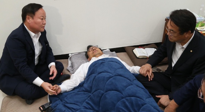 단식 투쟁인지 단수 투쟁인지 헷갈리게 한 이정현.jpg | 인스티즈