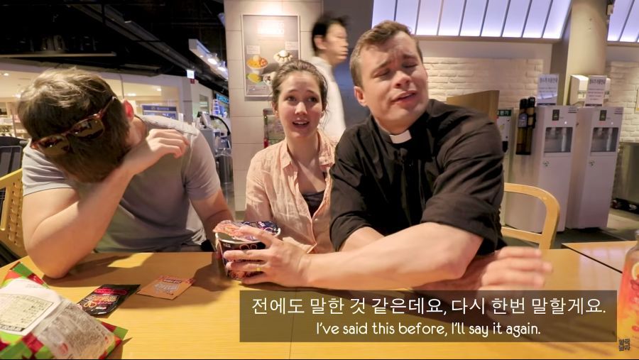 한국 라면에 팩트 가하는 영국인 | 인스티즈