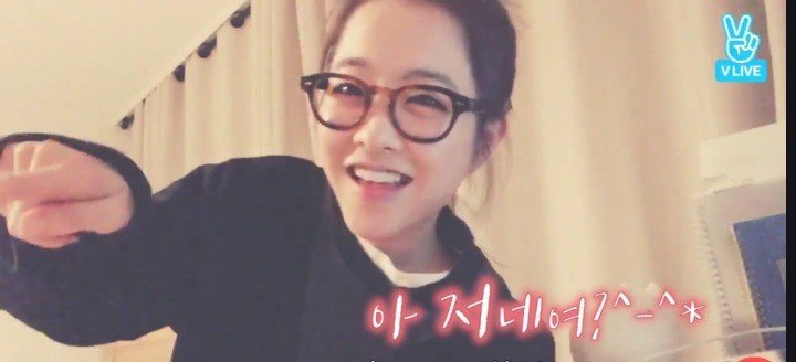 지하철 탔는데 옆자리에 본인 영상보는 시민을 만난 박보영.jpg | 인스티즈