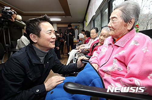 위안부 피해자에 대한 일본의 사과를 계속 촉구했던 남경필 | 인스티즈