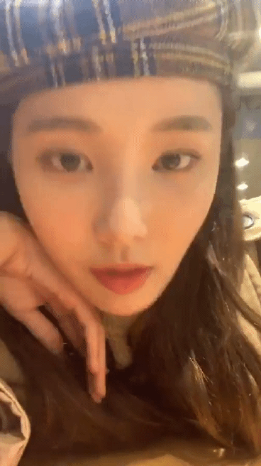 어제 3주년 기념 인스타 라이브한 모모랜드 연우(2).gif | 인스티즈