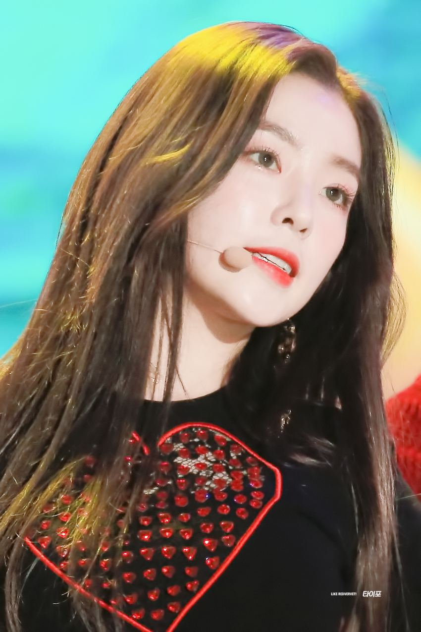 시상식에서 미모 폭격하고 다니는 아이린.jpg | 인스티즈